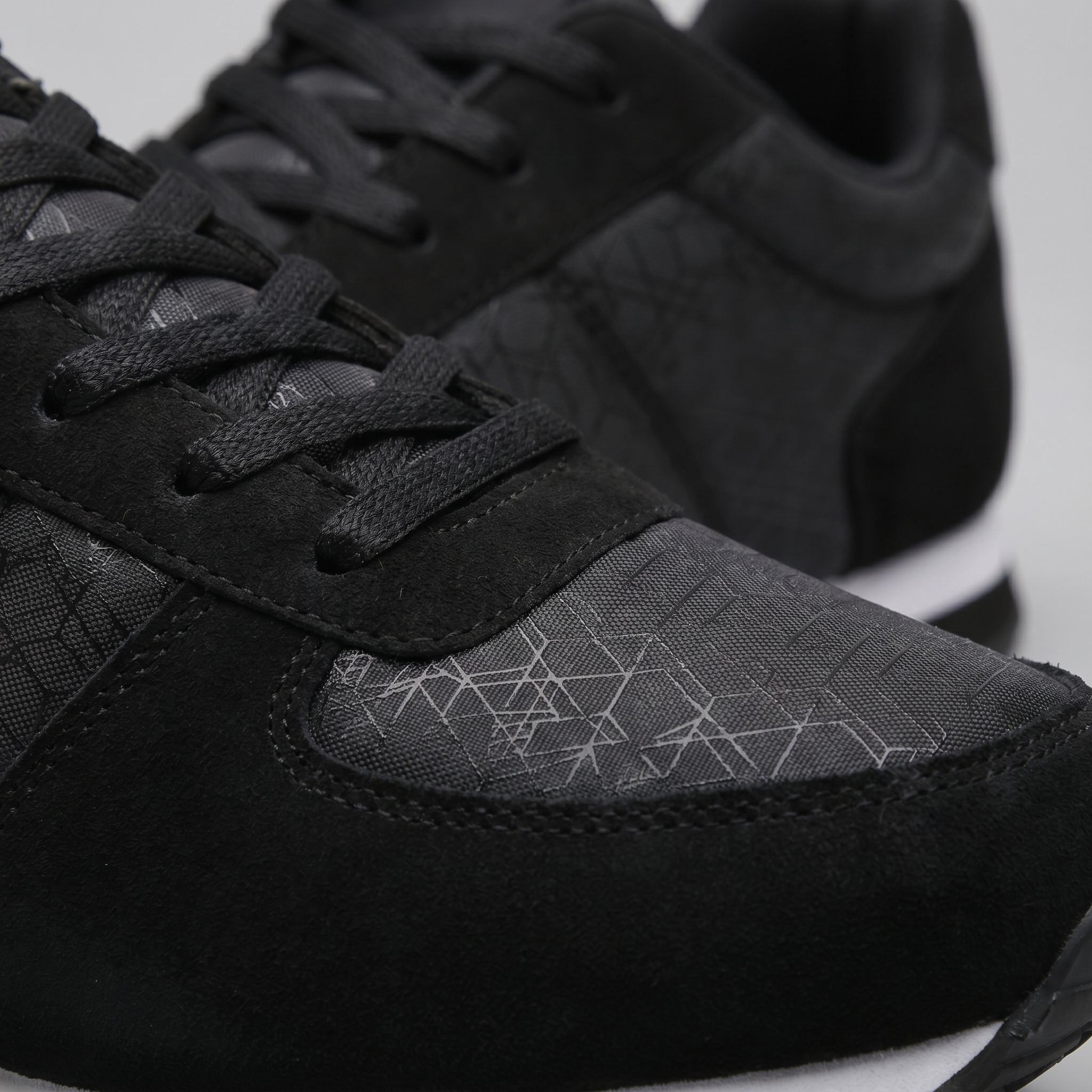 Men's Patterned Low-Top Sneakers