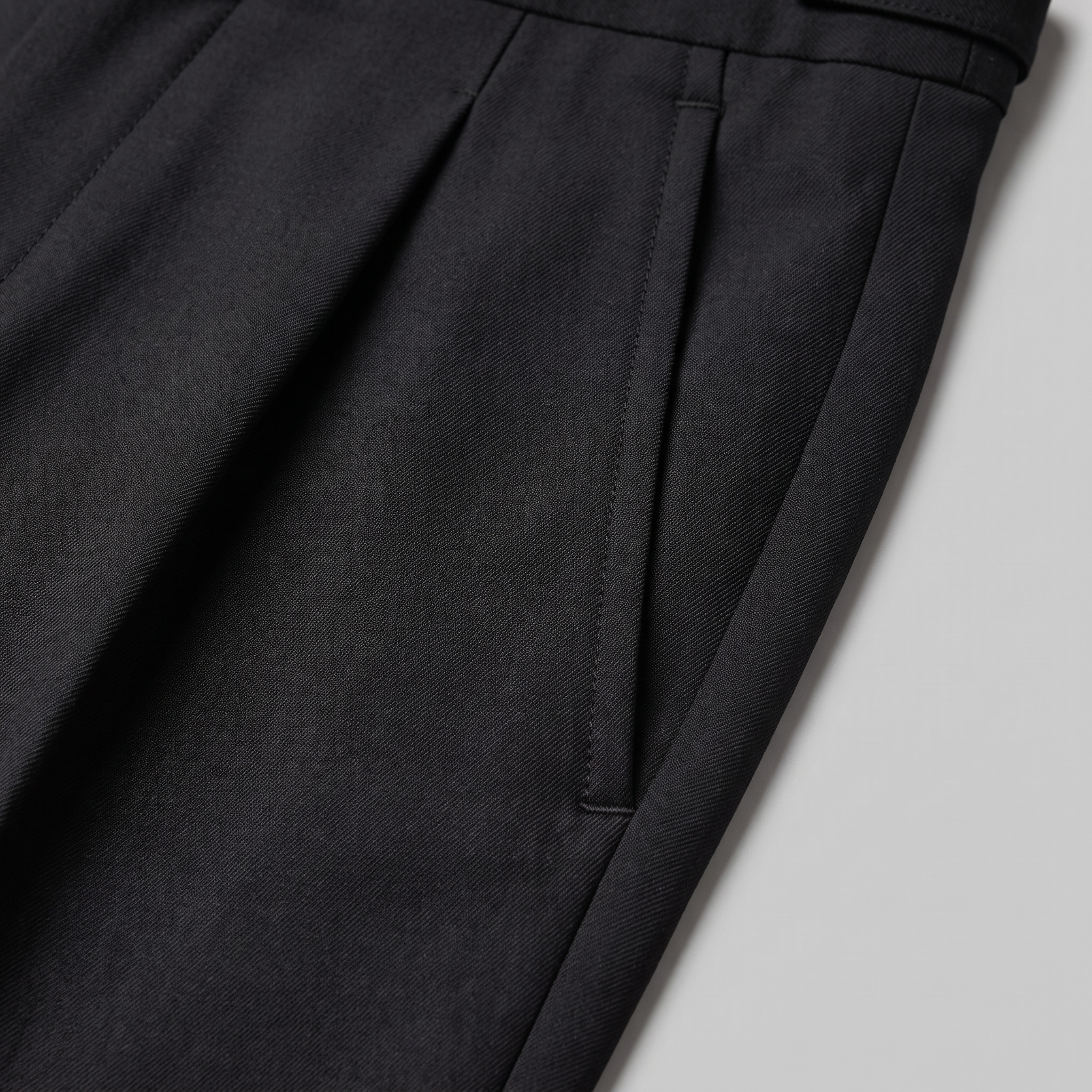 Men's Pleated Tailored Trousers with Turn-Ups