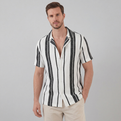 Men's Short Sleeve Button-Down Shirt